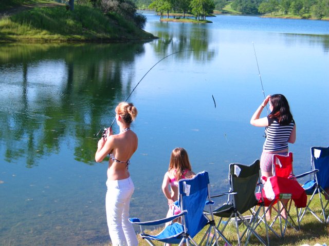 140girls fishing.